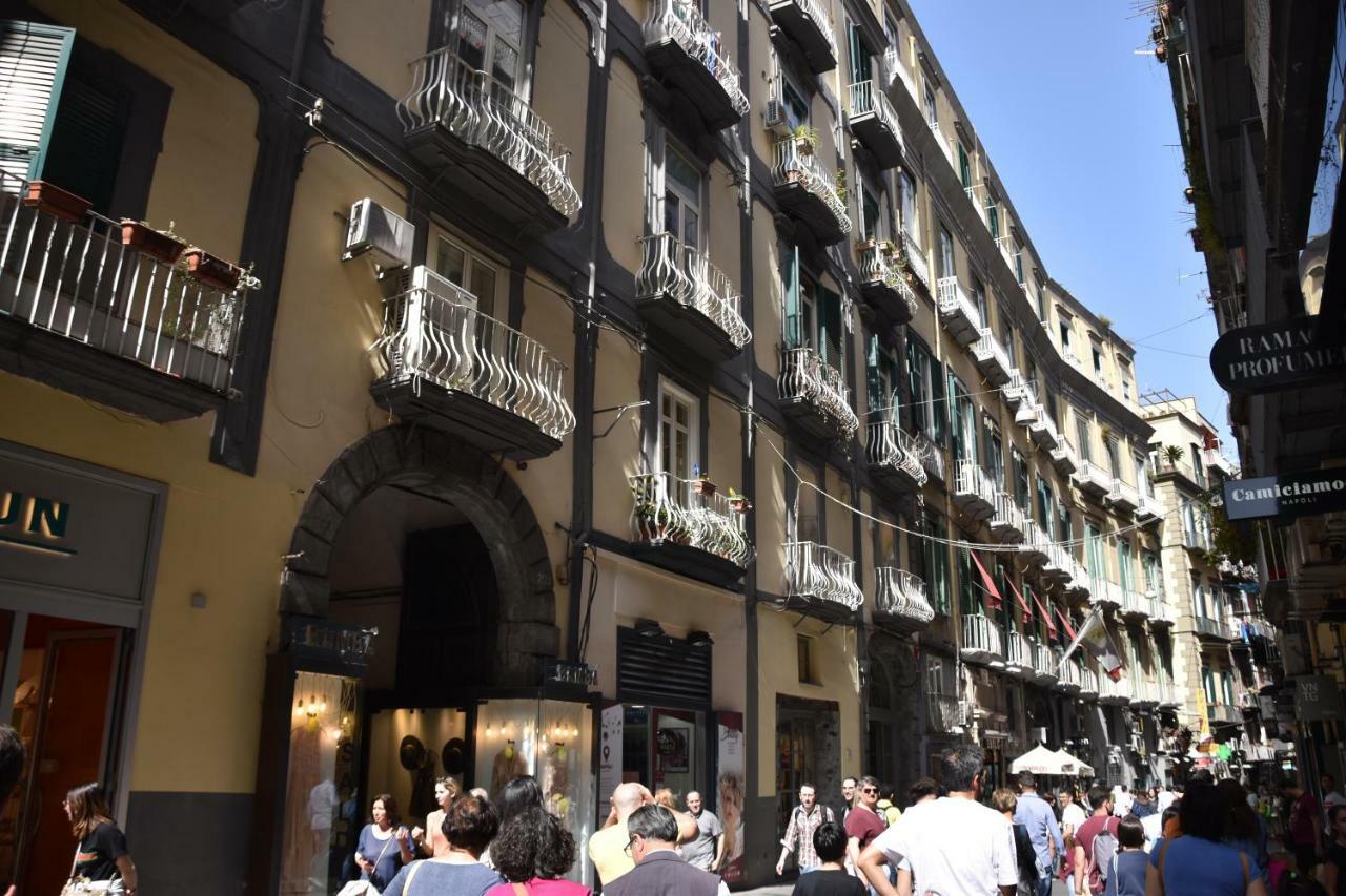 Napoli A Chiaia Appartement Buitenkant foto